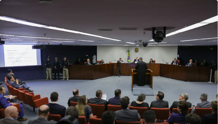 1ª turma do STF suspende julgamento de réus responsáveis pela trama golpista; confira o andamento